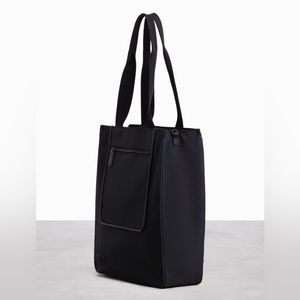 Beis Travel black North to South tote bag